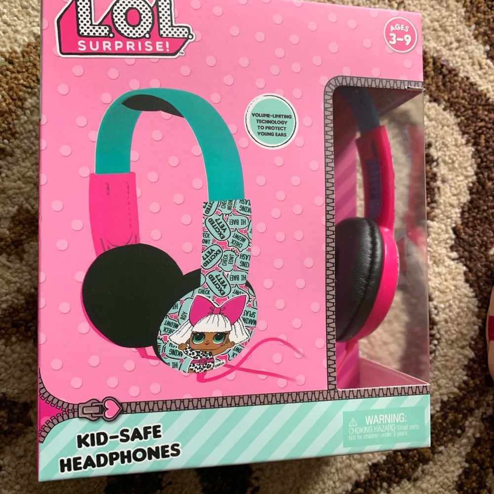 LoL headphones age 3